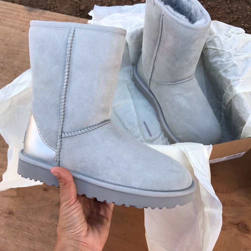 UGG AUTHENTIC WOMENS water resistant Sz 6,7,8,9 Nw - Picture 1 of 6